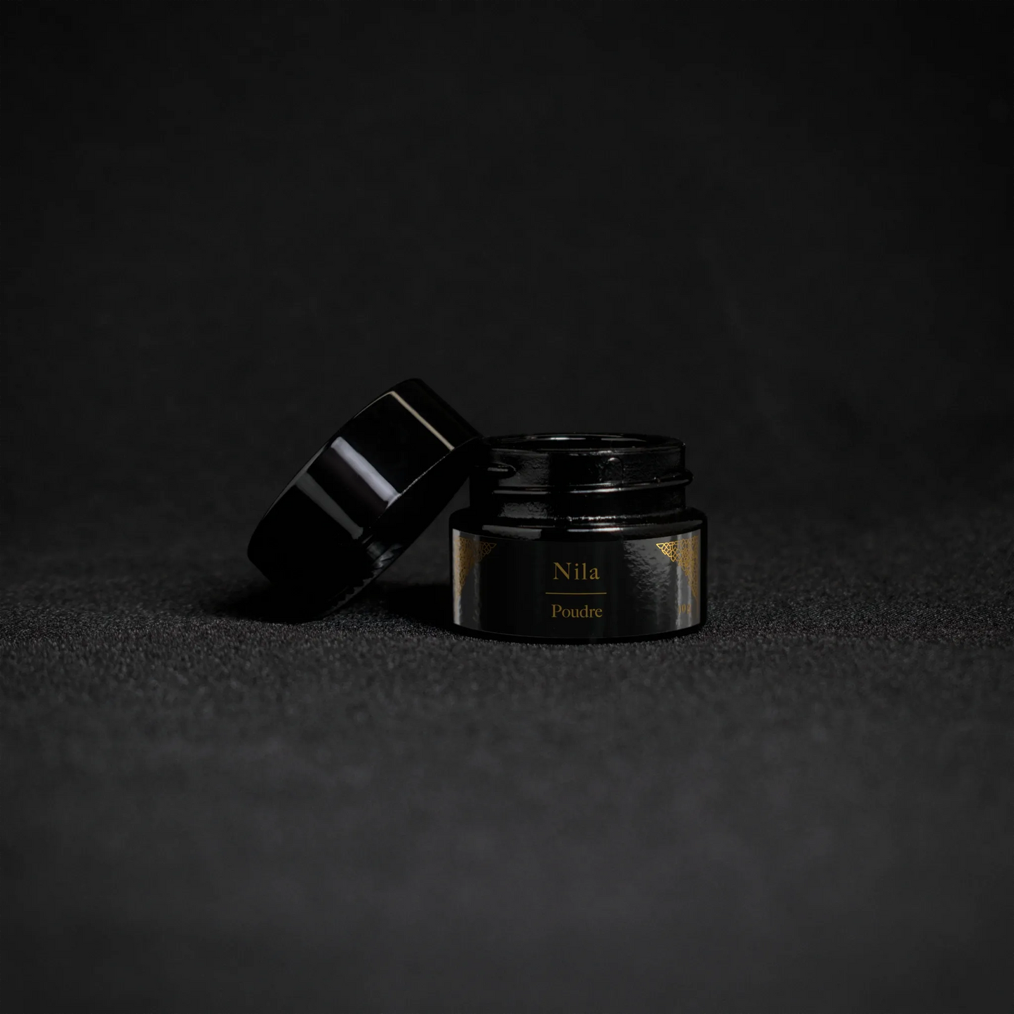 Pot de Nila en poudre ouvert