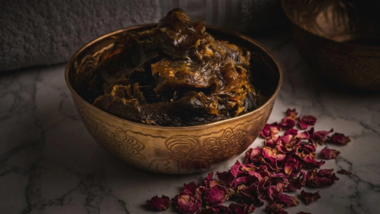 Bienfaits du savon noir à la rose : pourquoi votre peau va l'adorer !
