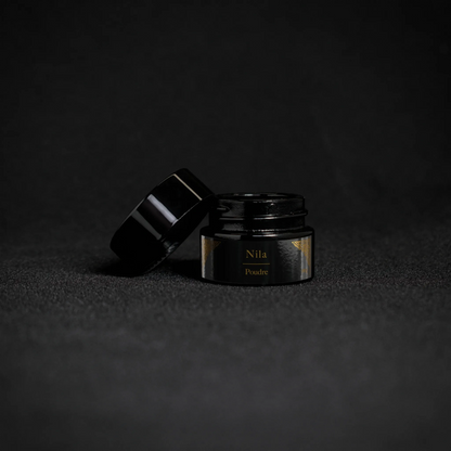 Pot de Nila en poudre ouvert